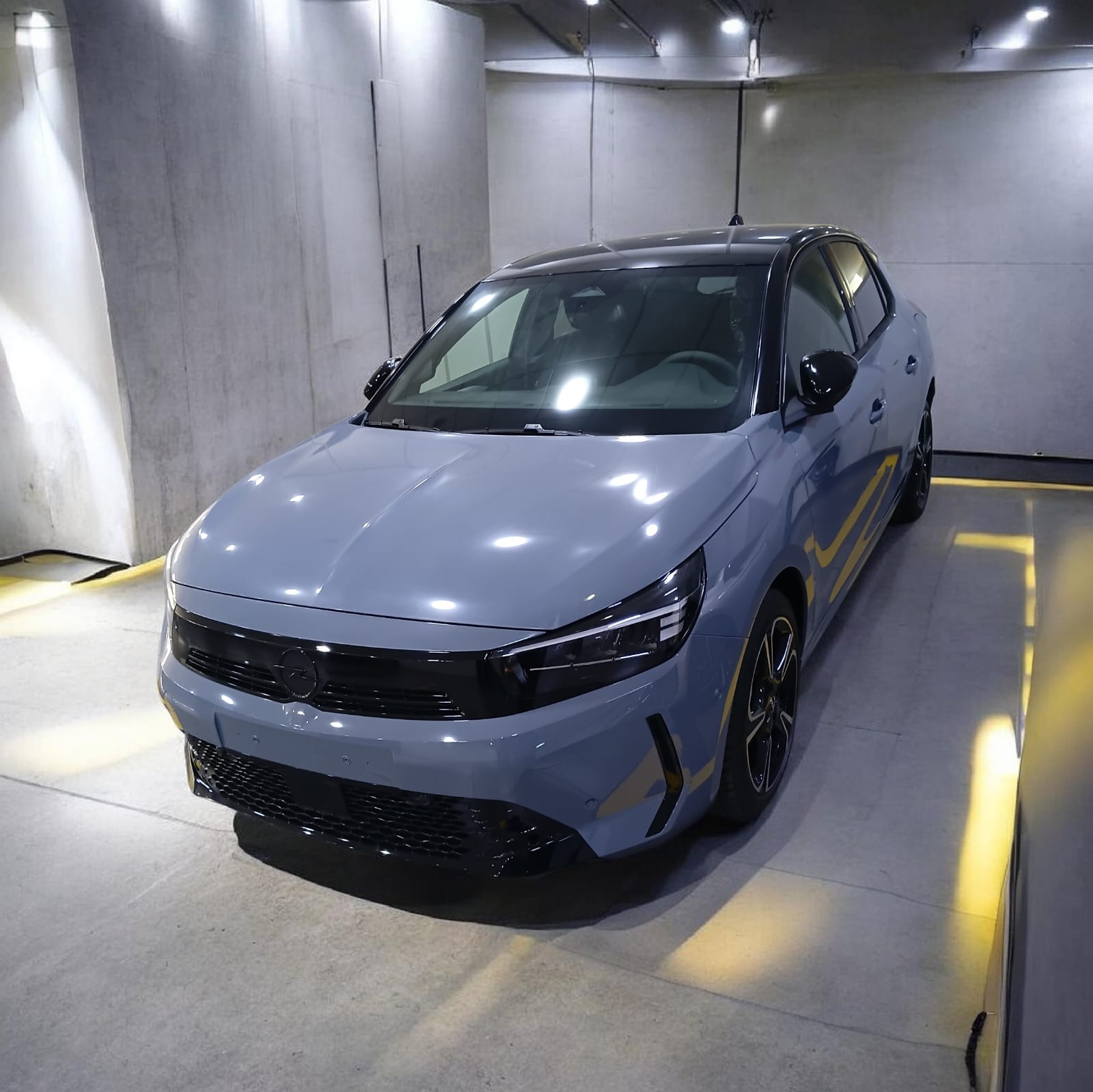 Opel Corsa gris nardo